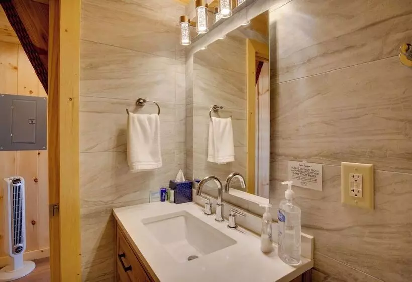 Deck & Grill: Lake Of The Ozarks Cabin In Warsaw