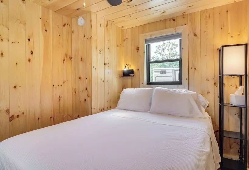 Deck & Grill: Lake Of The Ozarks Cabin In Warsaw