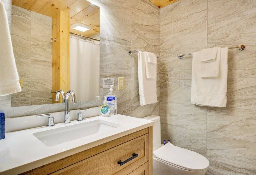 Deck & Grill: Lake Of The Ozarks Cabin In Warsaw