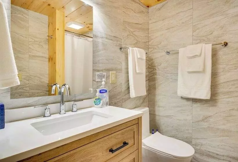 Deck & Grill: Lake Of The Ozarks Cabin In Warsaw