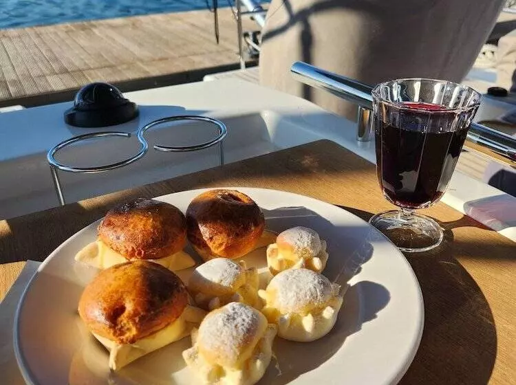 ホテル Dream Holiday On A Luxurious Sailing Yacht