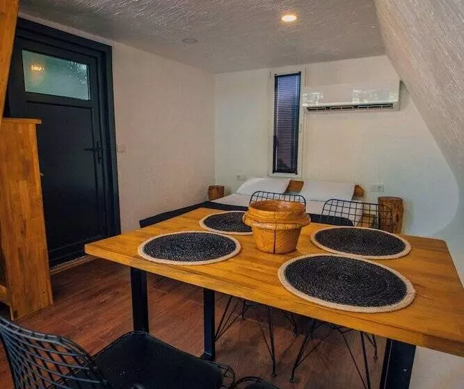 Hotelli Natho Lakeside