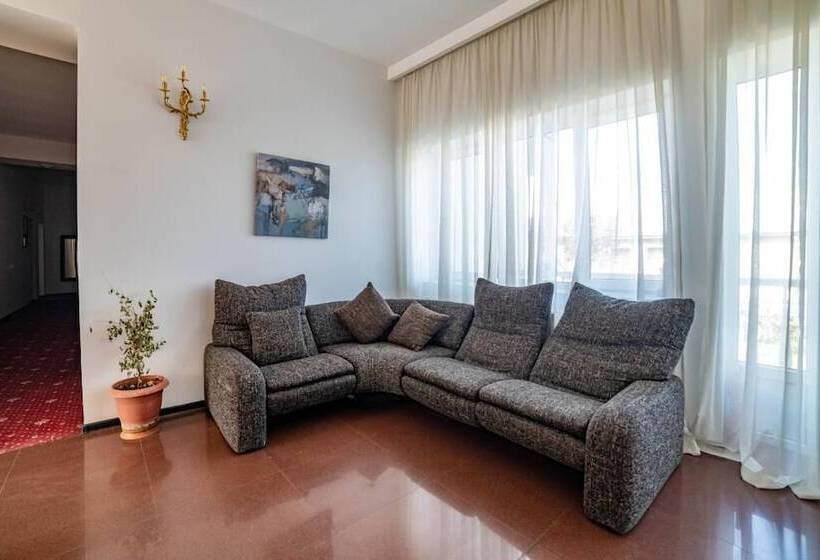 هتل Rcheuli Marani