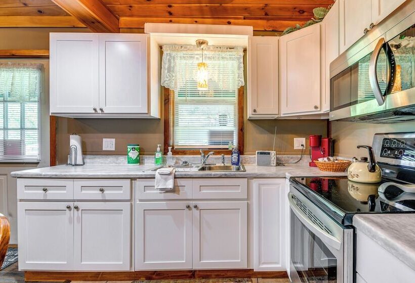 Inviting Peru Cabin W/ Patio, Grill & River Access