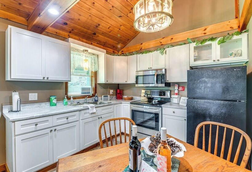 Inviting Peru Cabin W/ Patio, Grill & River Access