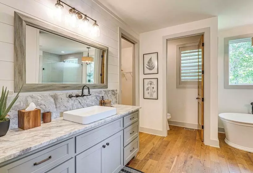 Lakefront Hiawassee Gem: Boat Dock W/ Rooftop Deck