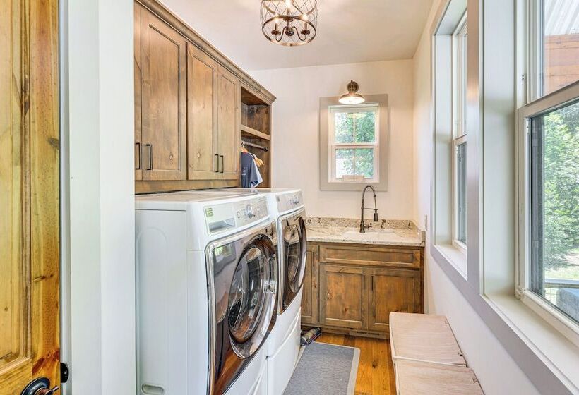 Lakefront Hiawassee Gem: Boat Dock W/ Rooftop Deck