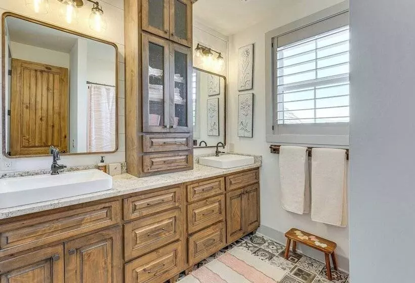 Lakefront Hiawassee Gem: Boat Dock W/ Rooftop Deck