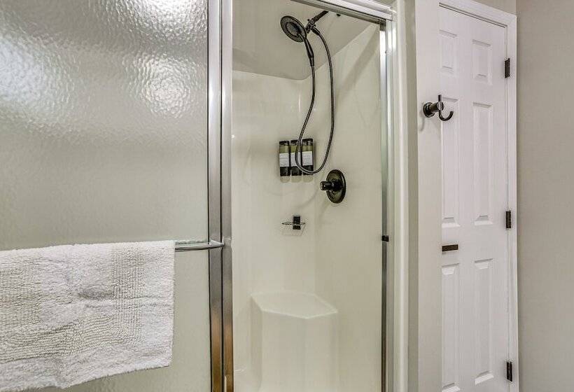 Masthope Home W/ Community Perks   Close To Ski!