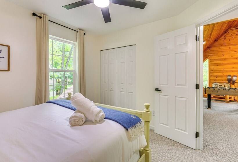 Masthope Home W/ Community Perks   Close To Ski!