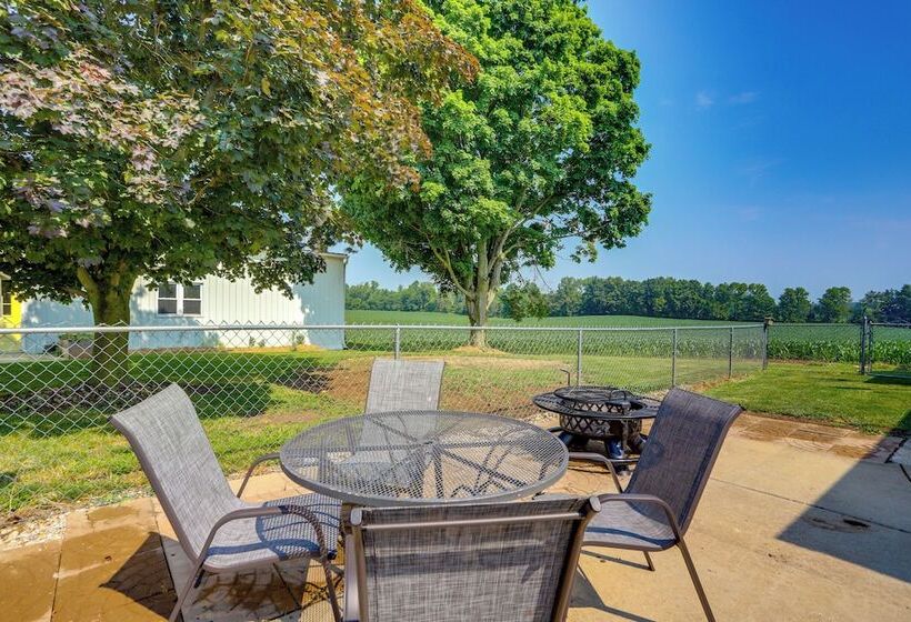 Ohio Farmhouse Retreat W/ Fire Pit & Patio