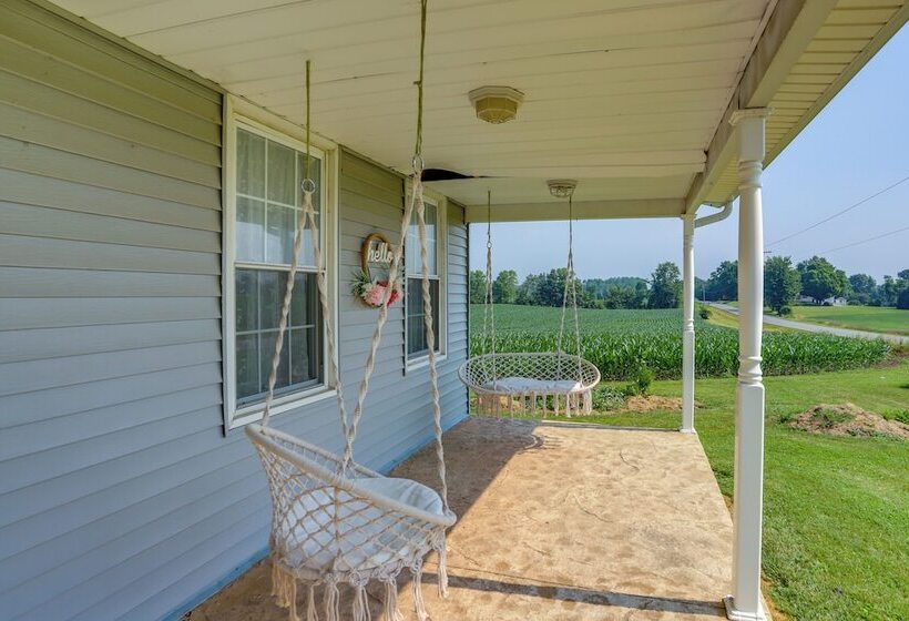 Ohio Farmhouse Retreat W/ Fire Pit & Patio