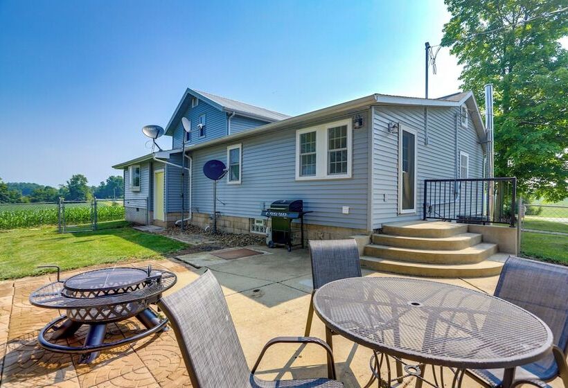 Ohio Farmhouse Retreat W/ Fire Pit & Patio