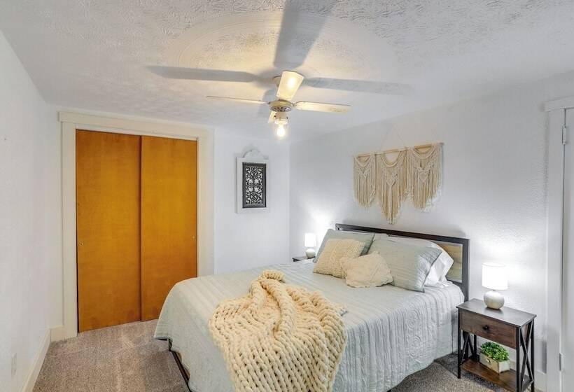 Ohio Farmhouse Retreat W/ Fire Pit & Patio