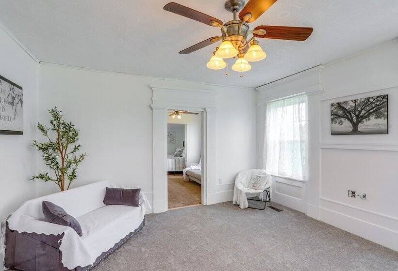 Ohio Farmhouse Retreat W/ Fire Pit & Patio