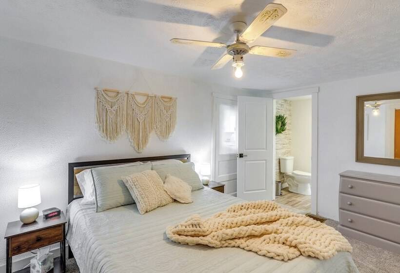 Ohio Farmhouse Retreat W/ Fire Pit & Patio