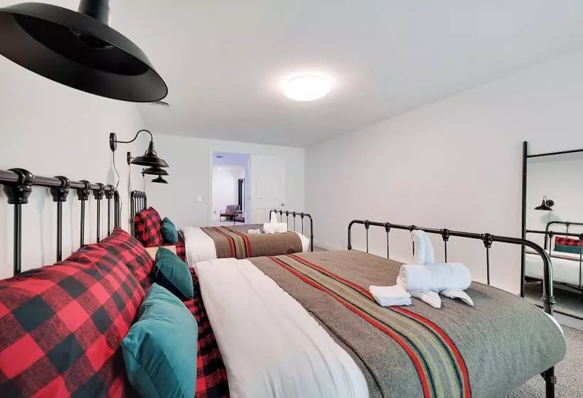 Paradise Retreat By Avantstay Pool, Hot Tub, & Game Room!