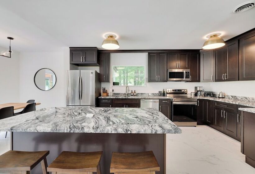 Paradise Retreat By Avantstay Pool, Hot Tub, & Game Room!