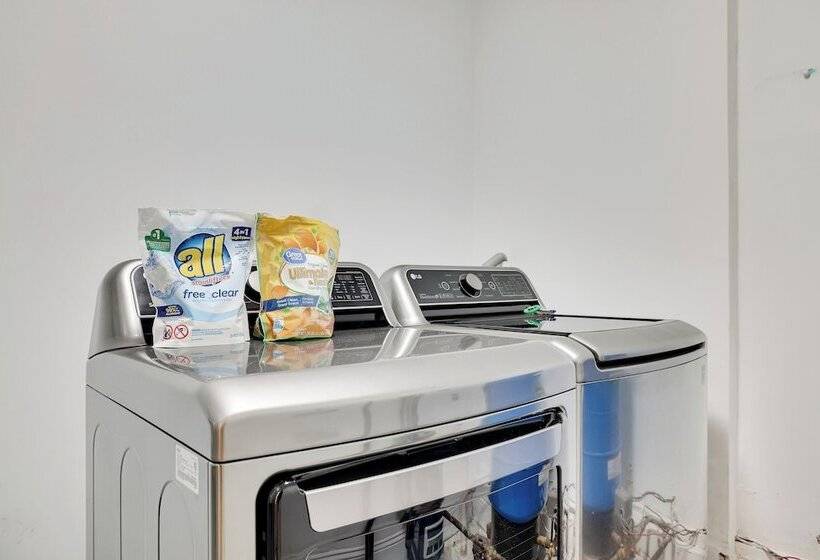 Paradise Retreat By Avantstay Pool, Hot Tub, & Game Room!