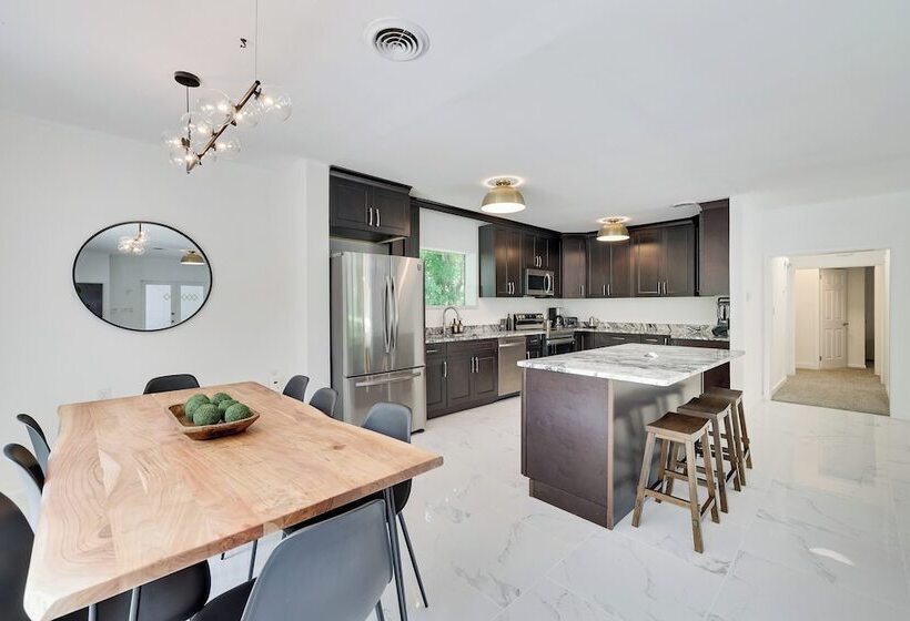 Paradise Retreat By Avantstay Pool, Hot Tub, & Game Room!