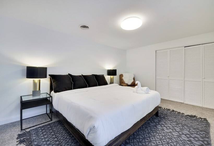 Paradise Retreat By Avantstay Pool, Hot Tub, & Game Room!