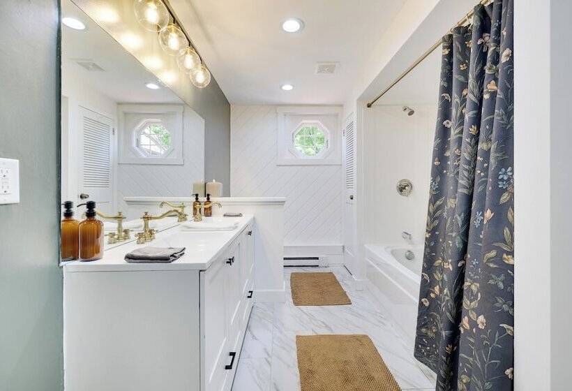 Paradise Retreat By Avantstay Pool, Hot Tub, & Game Room!