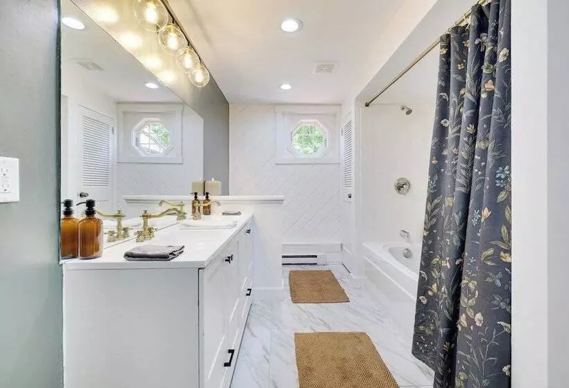 Paradise Retreat By Avantstay Pool, Hot Tub, & Game Room!
