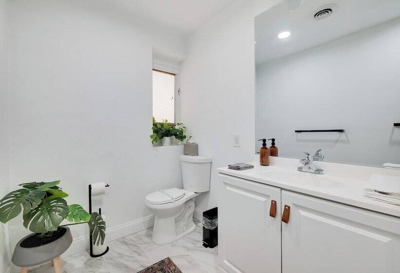 Paradise Retreat By Avantstay Pool, Hot Tub, & Game Room!