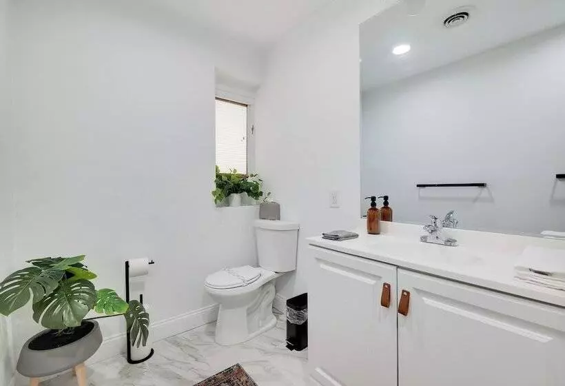 Paradise Retreat By Avantstay Pool, Hot Tub, & Game Room!