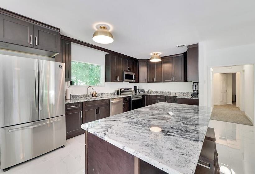 Paradise Retreat By Avantstay Pool, Hot Tub, & Game Room!