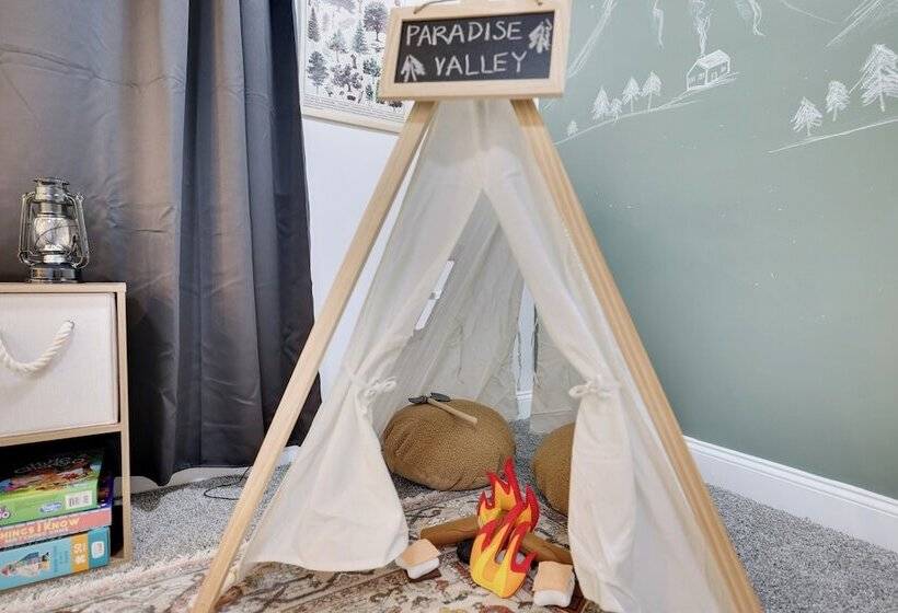 Paradise Retreat By Avantstay Pool, Hot Tub, & Game Room!