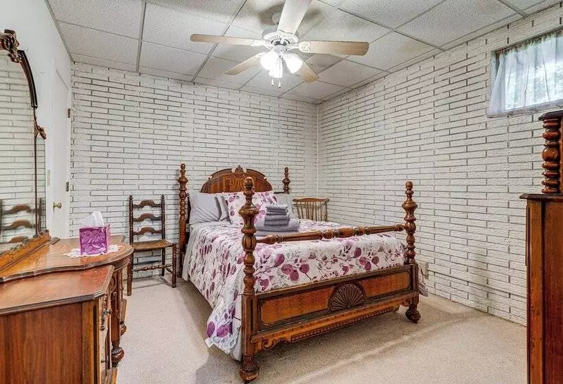 Peaceful Harrison Home W/ Porch & Grill!