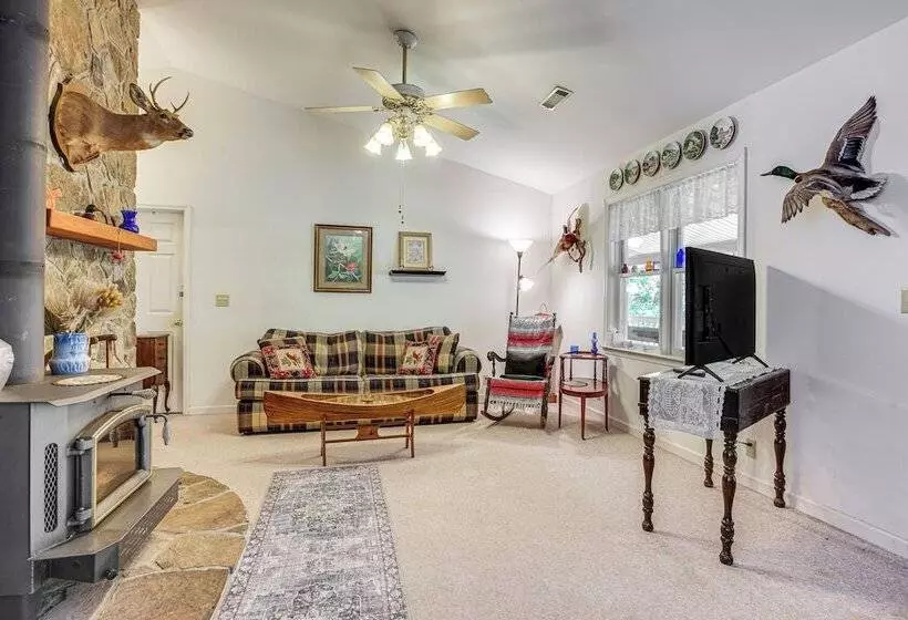 Peaceful Harrison Home W/ Porch & Grill!