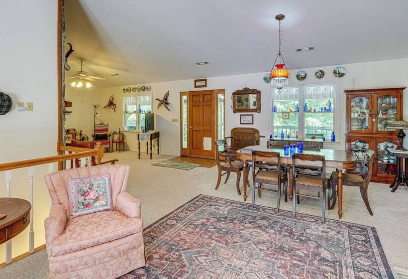 Peaceful Harrison Home W/ Porch & Grill!