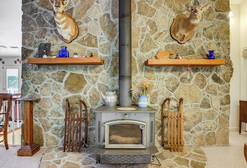 Peaceful Harrison Home W/ Porch & Grill!