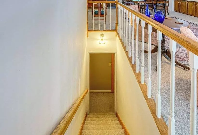 Peaceful Harrison Home W/ Porch & Grill!