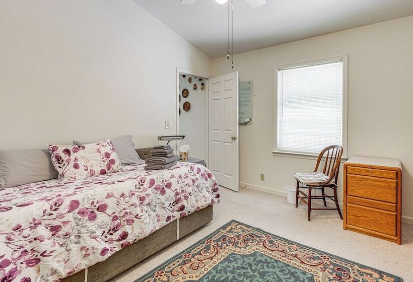 Peaceful Harrison Home W/ Porch & Grill!