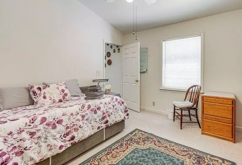 Peaceful Harrison Home W/ Porch & Grill!