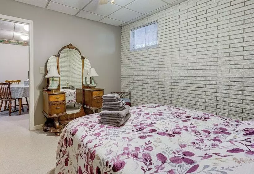 Peaceful Harrison Home W/ Porch & Grill!