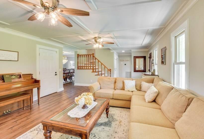 Home W/ Fire Pit On 27 Acres In Walhalla!