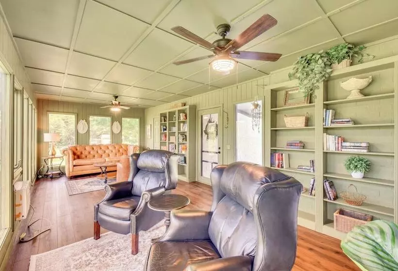 Home W/ Fire Pit On 27 Acres In Walhalla!