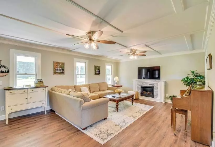 Home W/ Fire Pit On 27 Acres In Walhalla!