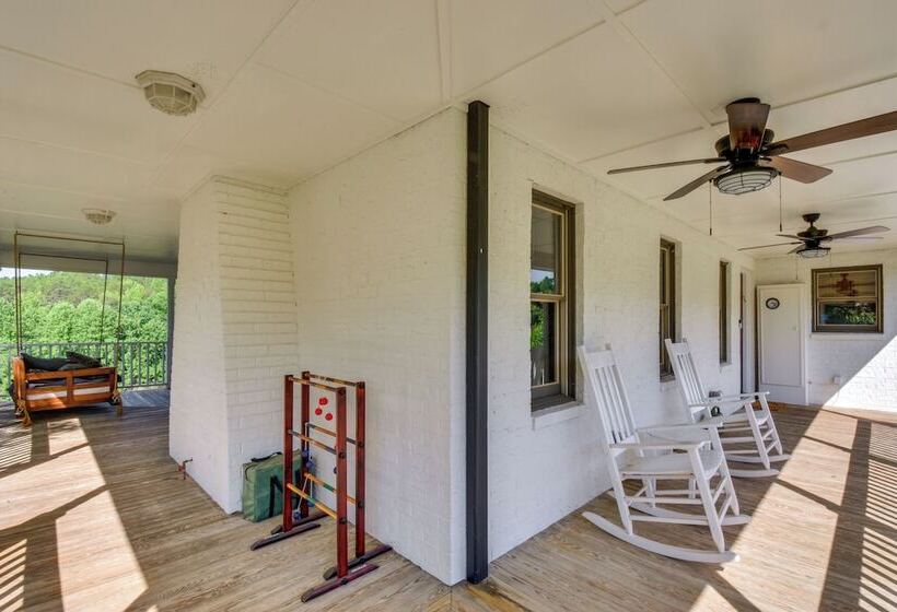 Home W/ Fire Pit On 27 Acres In Walhalla!