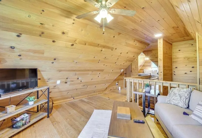 Home W/ Fire Pit On 27 Acres In Walhalla!