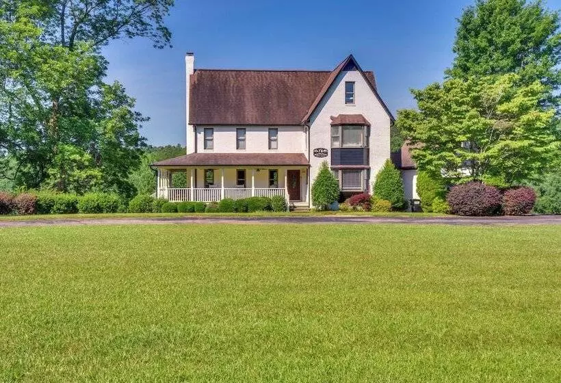 Home W/ Fire Pit On 27 Acres In Walhalla!