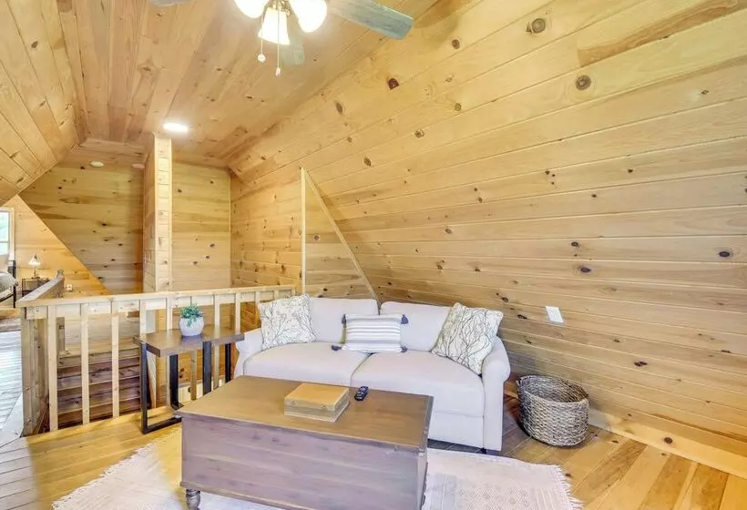 Home W/ Fire Pit On 27 Acres In Walhalla!