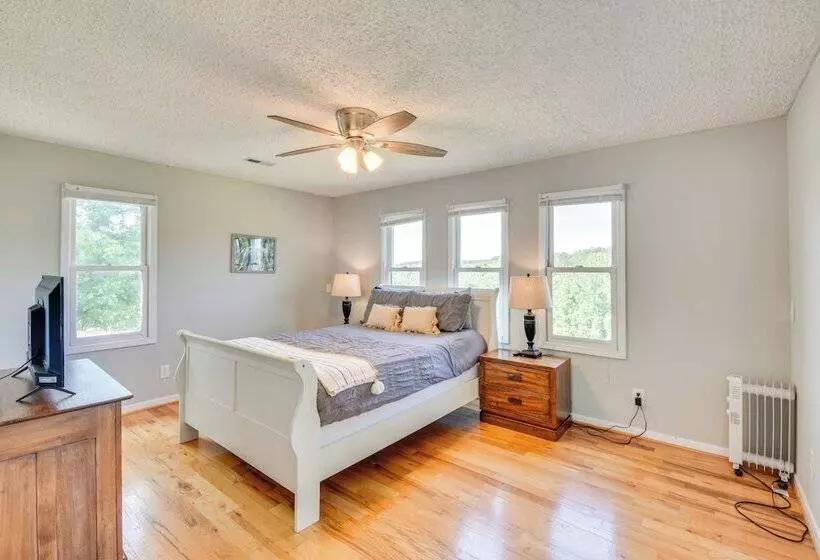 Home W/ Fire Pit On 27 Acres In Walhalla!