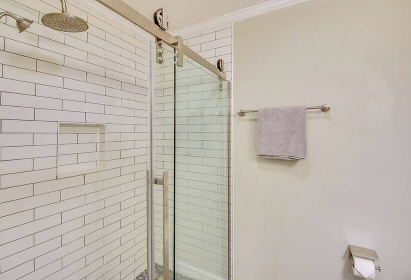 Home W/ Fire Pit On 27 Acres In Walhalla!