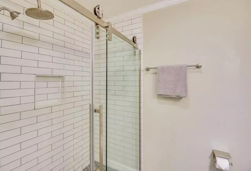 Home W/ Fire Pit On 27 Acres In Walhalla!