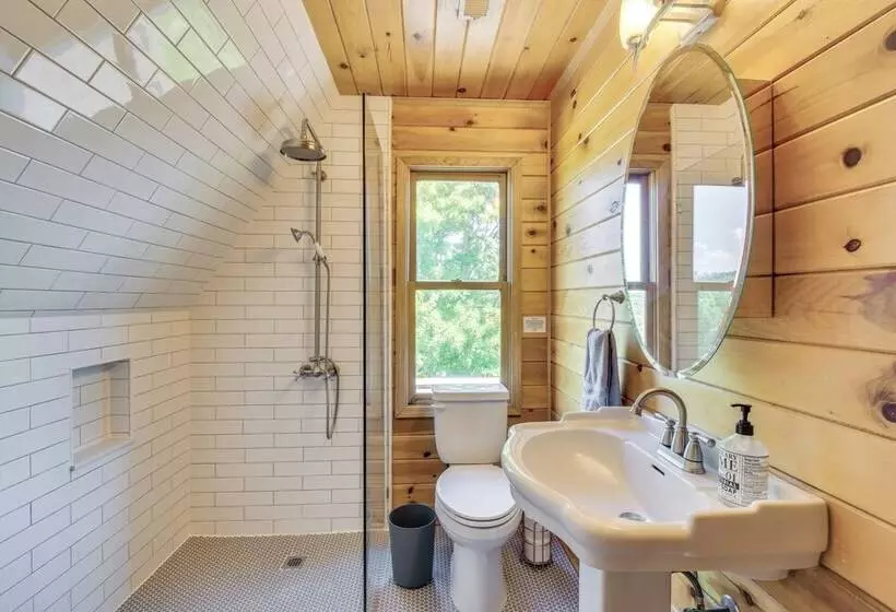 Home W/ Fire Pit On 27 Acres In Walhalla!